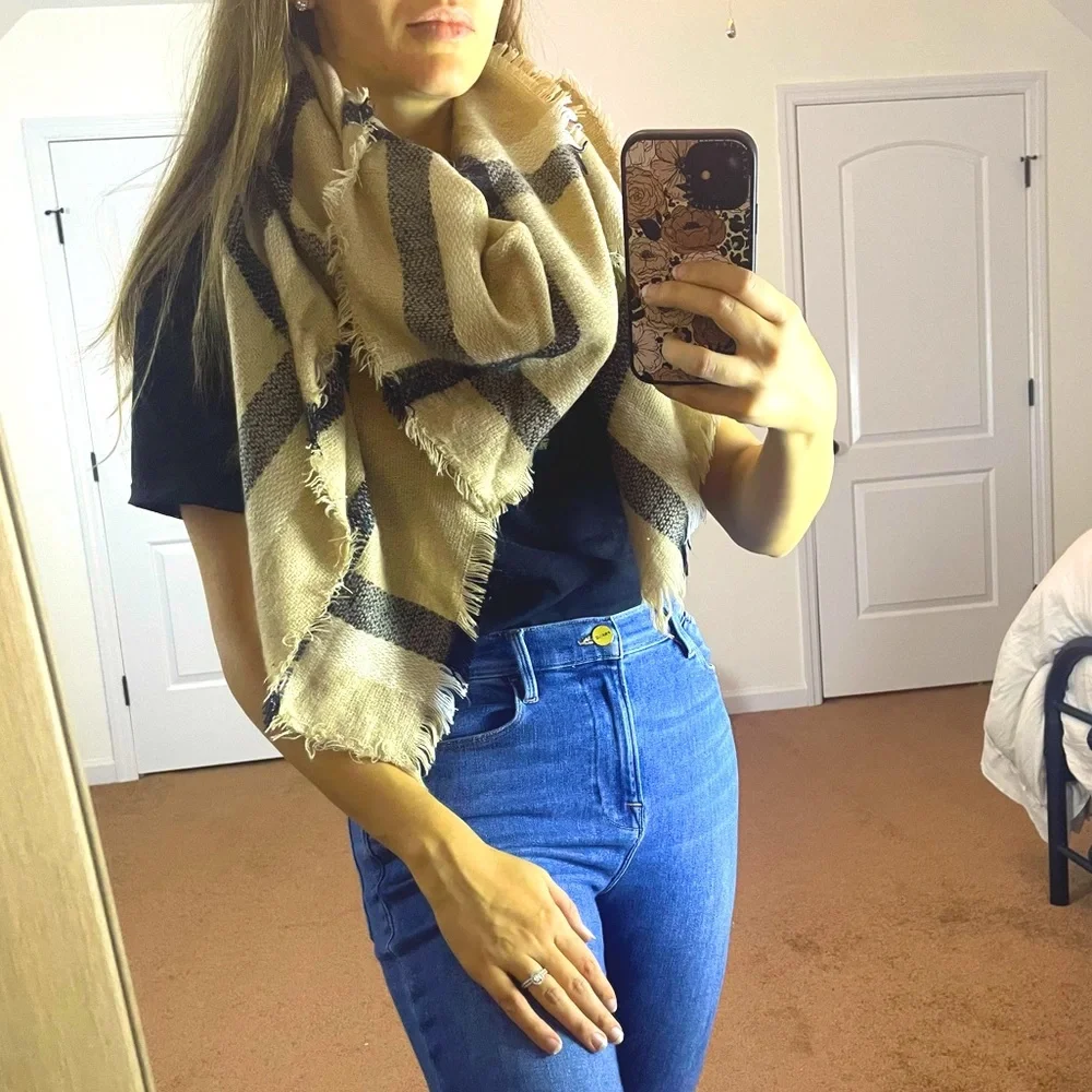 Women’s Oversize Plaid Blanket Scarf Neutral Tones Brown Tan Cozy Winter Warm